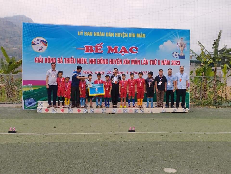 Cụm học sinh thiếu niên, nhi đồng phía nam tham gia giải bóng đá huyện Xín Mần lần thứ II năm 2023