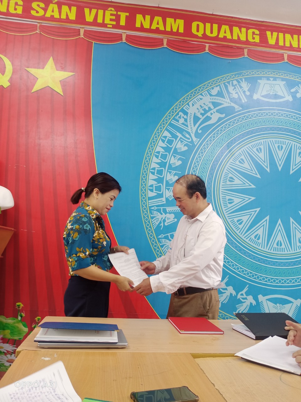 Bí thư Đảng ủy xã Quảng Nguyên  làm việc với Chi bộ trường Mầm non